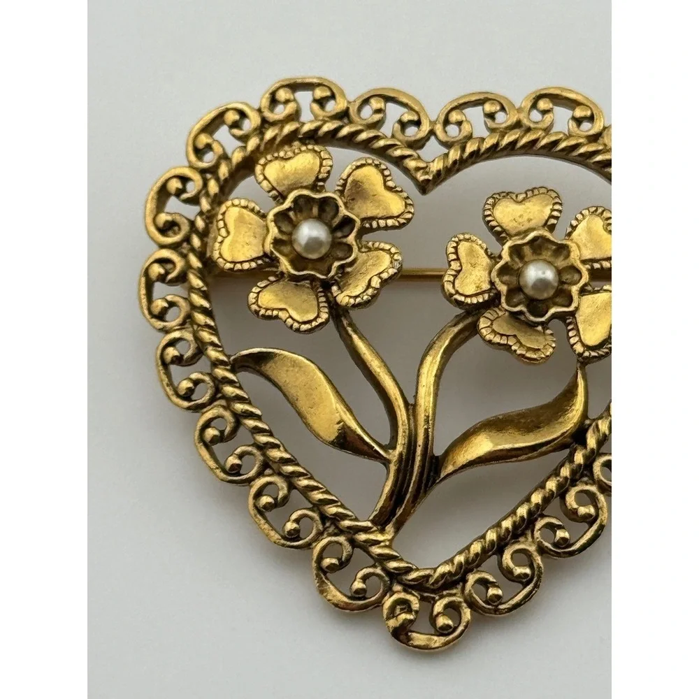 Vintage Heart‎ Flower Brooch Faux Pearl Gold Tone Filigree Pin
